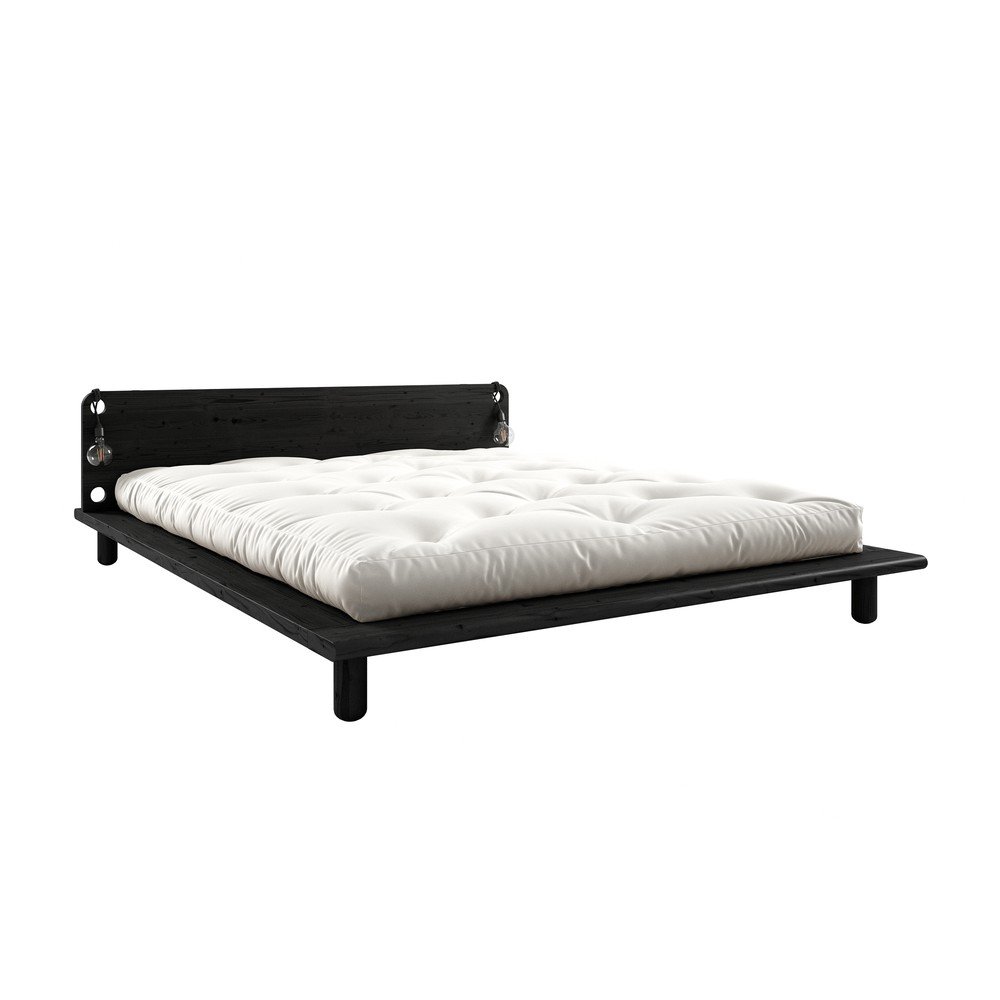 Černá dvoulůžková postel z masivního dřeva s čelem, lampičkami a matrací Comfort Karup Design Peek, 140 x 200 cm v:1332916
