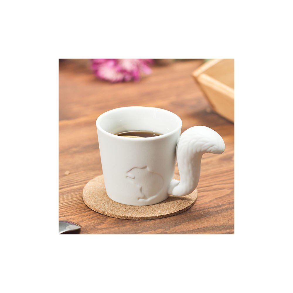 Porcelánový hrnek s uchem ve tvaru ocasu veverky Just Mustard, 270 ml v:1172342