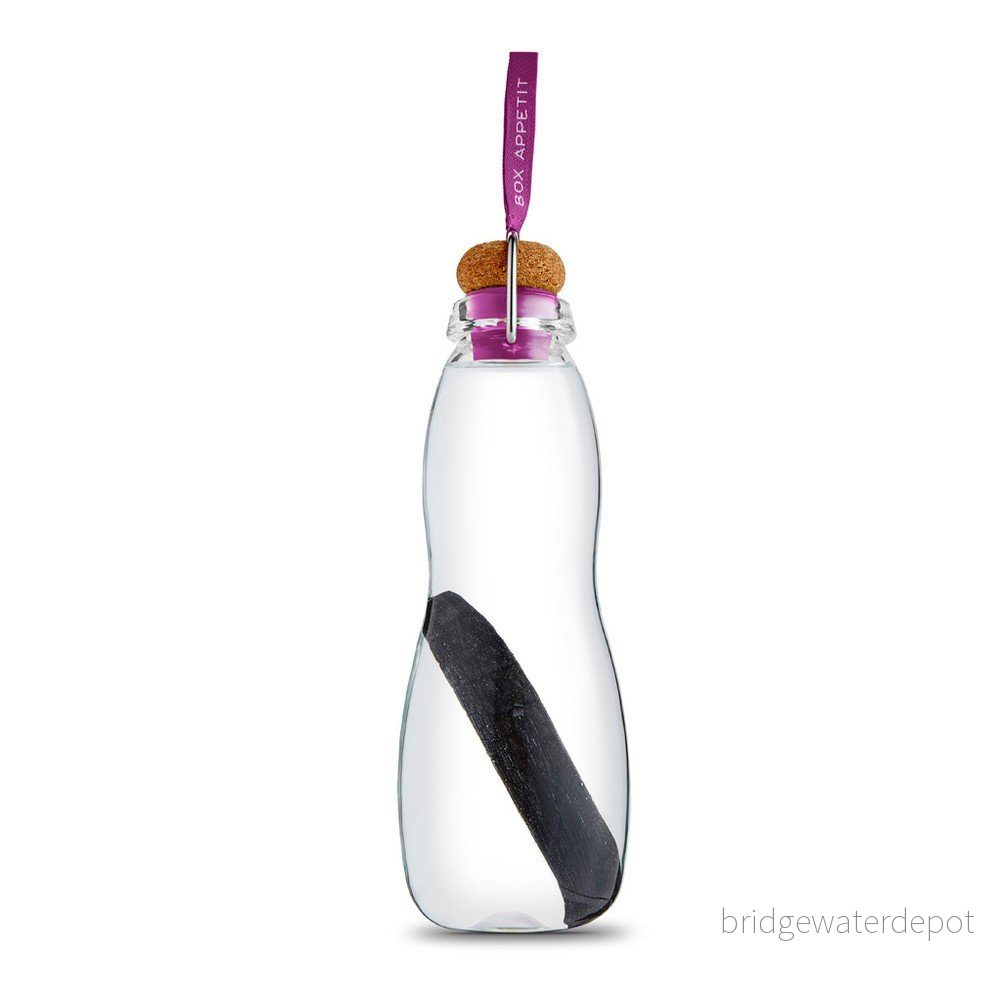 Fialová skleněná filtrační láhev s neoprénovým obalem a binchotanem Black + Blum Pure, 600 ml v:1017356