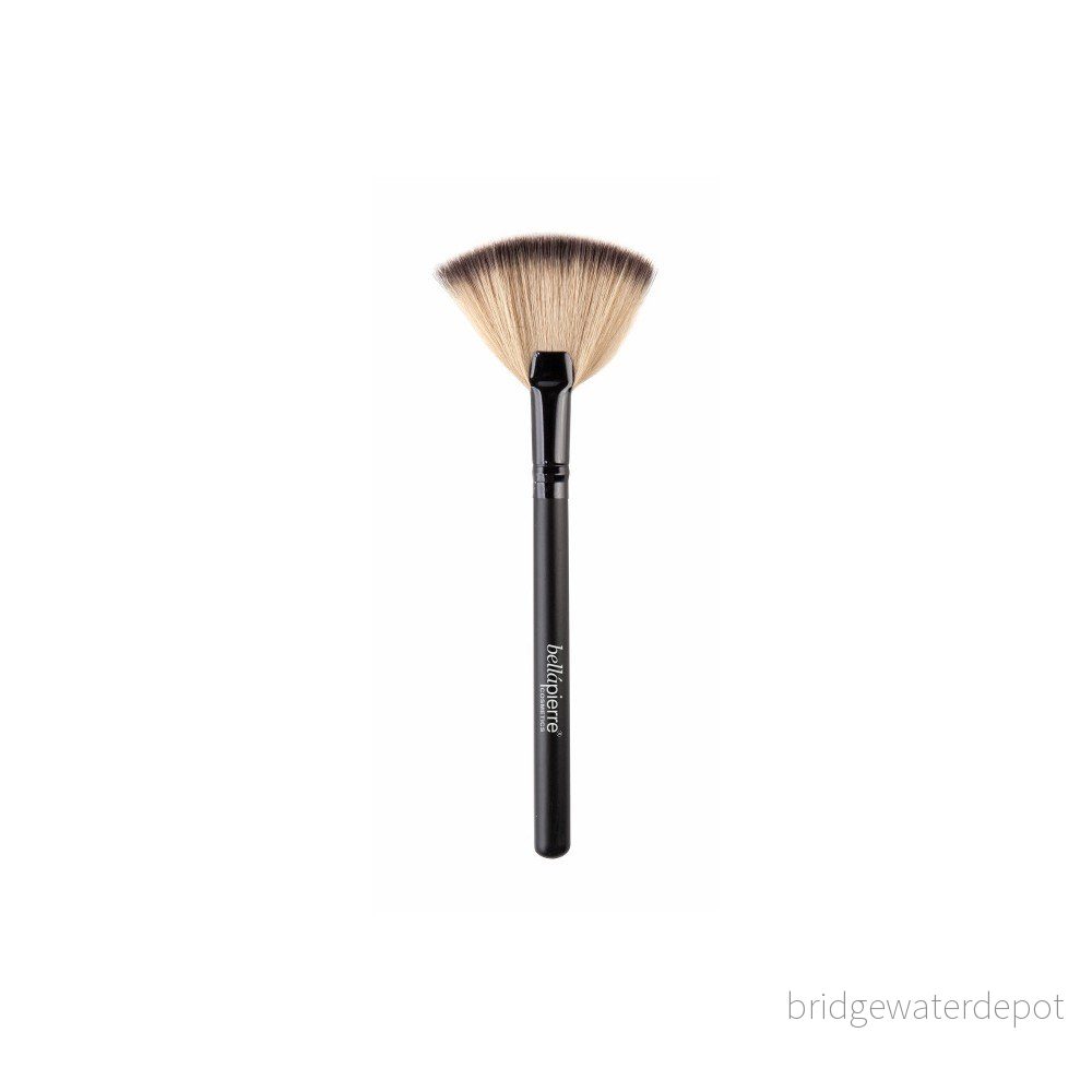 Vějířový kosmetický štětec na rozjasňovač a bronzer Bellapierre v:1110124