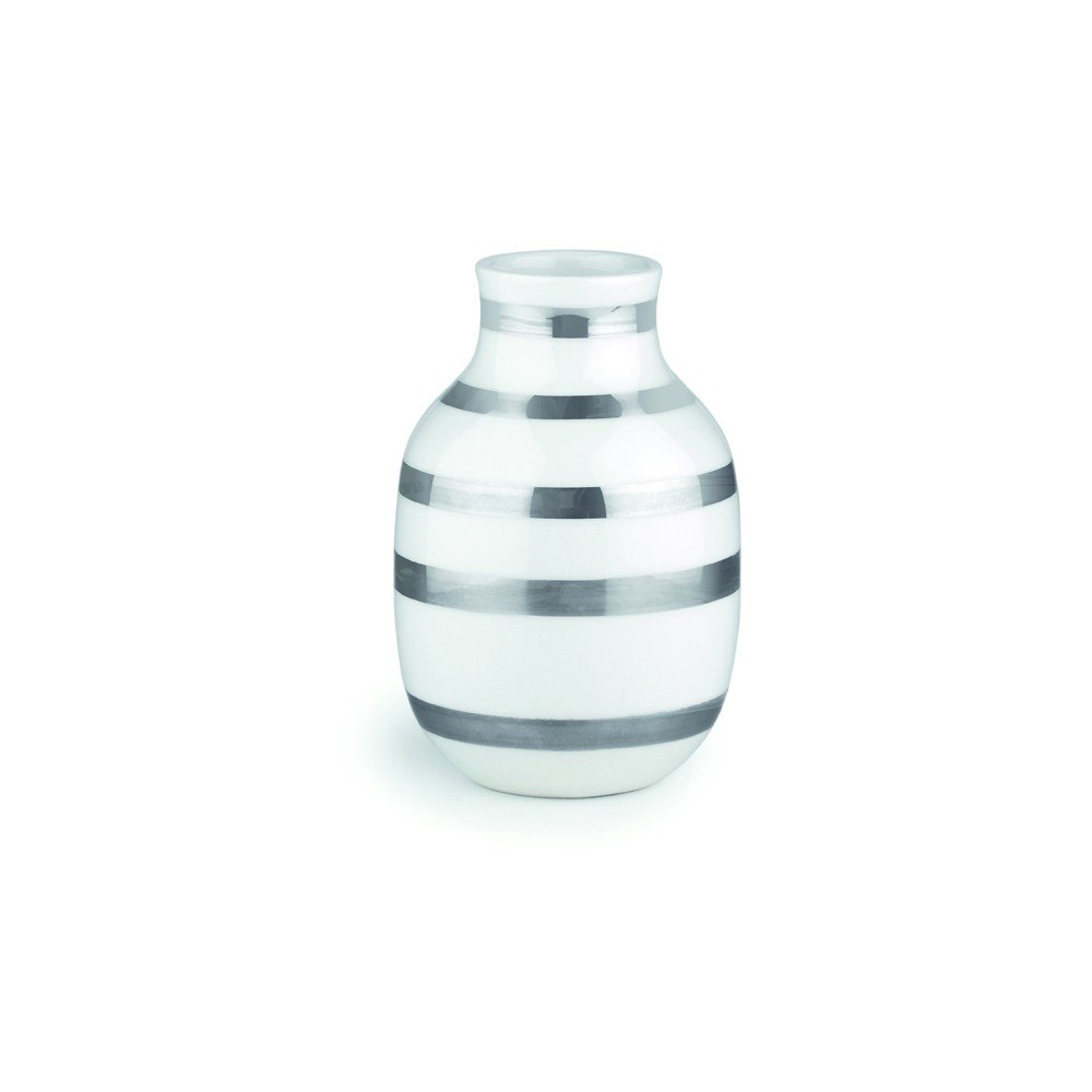 Bílá kameninová váza s detaily ve stříbrné barvě Kähler Design Omaggio, výška 12,5 cm v:1301460 Bílá kameninová váza s detaily ve stříbrné barvě Kähler Design Omaggio, výška 12,5 cm v:1301460