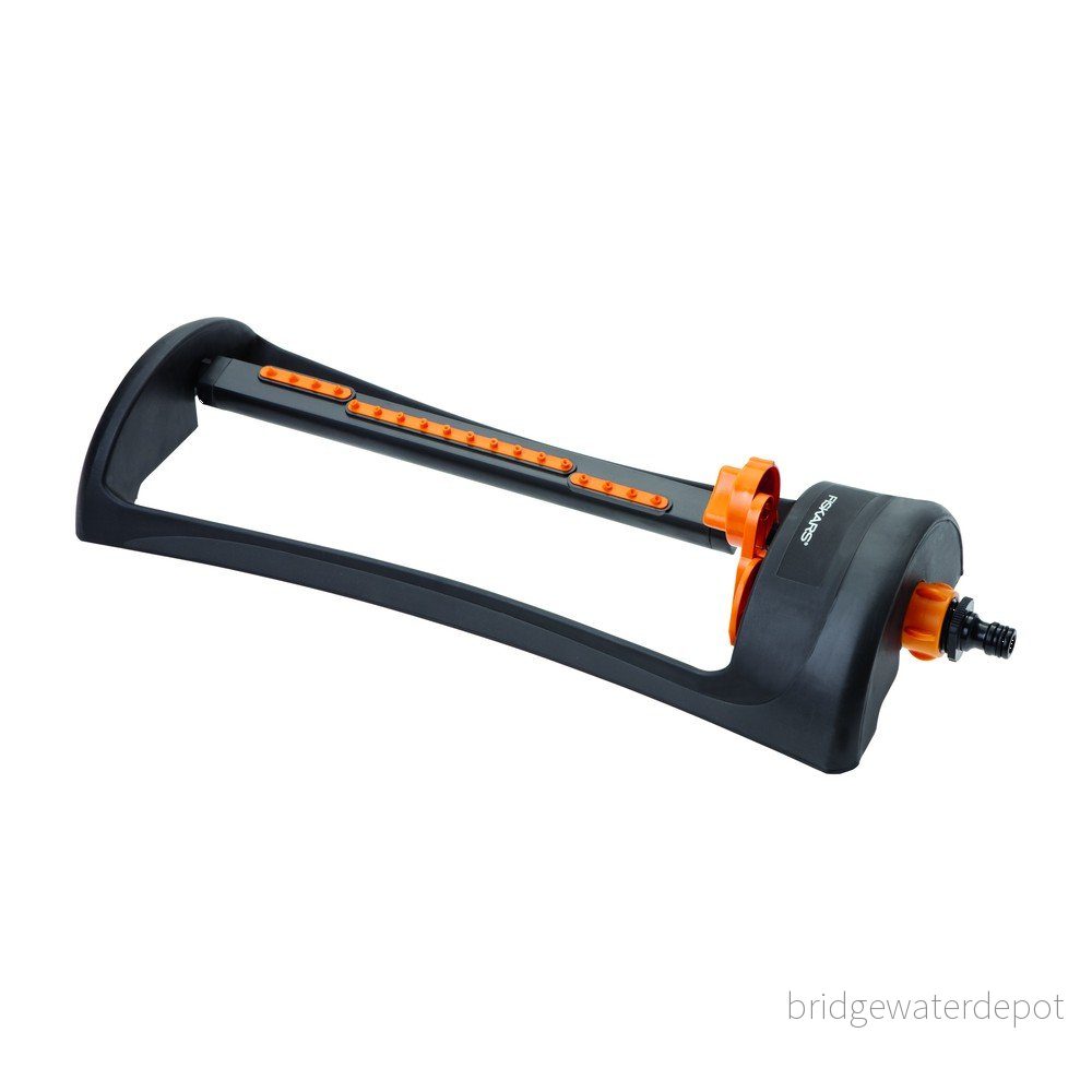 Černý zavlažovač šetřící vodu Fiskars v:1378977 Černý zavlažovač šetřící vodu Fiskars v:1378977